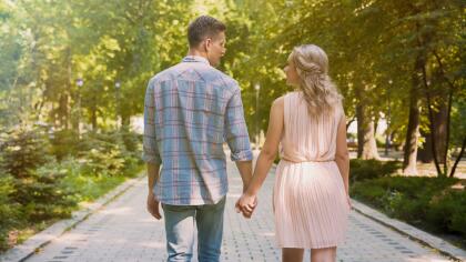 <b>CAPRICORNIO</b>
<br>Te llegarán noticias sentimentales que te animarán a poner en orden tu vida amorosa. Aumenta la compatibilidad con Tauro, Leo y otros Capricornio. Si tu número de nacimiento es el 2, 3 o 7 tu nivel de compatibilidad es alta con 6, 8 y 9
<br>
<br>