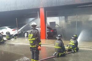 Incendio en Flea Market al oeste de Chicago