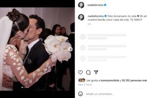 Nadia Ferreira sorprendió con fotos como esta de su boda con Marc Anthony. 