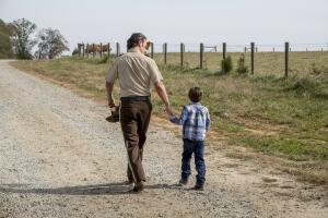 twd-carl-rick-nino-s8.jpg