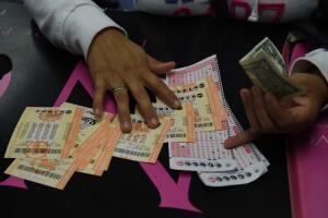 US-LOTTERY-POWERBALL-LIFESTYLE