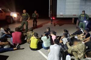 Migrantes camiones frontera