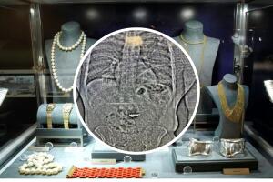 El ladrón fingió comprar joyas en nombre de un jugador de la NBA para acceder a la sala VIP de Tiffany & Co., donde intentó huir con los diamantes.