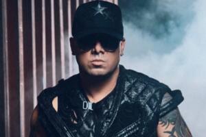 Wisin está listo para presentarse en los Latin AMAs 2024