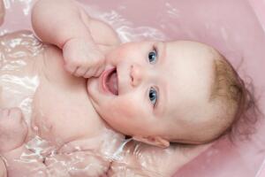 banho-bebe-banheira-1116-1400x800.jpg