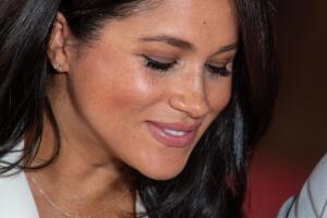 Meghan Markle primer look mamá