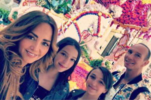 Andrea Legarreta y su familia