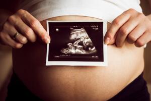 5 simpatias para descobrir sexo do bebê para mamães supersticiosas