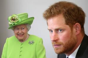 El príncipe Harry y la reina Isabel II