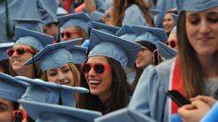 Política migratoria contra estudiantes internacionales golpea el prestigio universitario de EEUU, revela informe