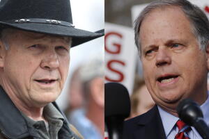 Candidatos a senador por Alabama: el republicano Roy Moore (izq) y el demócrata Doug Jones