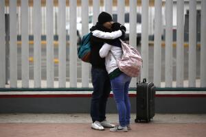 Familia mexicana que regresó voluntariamente fue multada en la frontera al cruzar con sus pertenencias