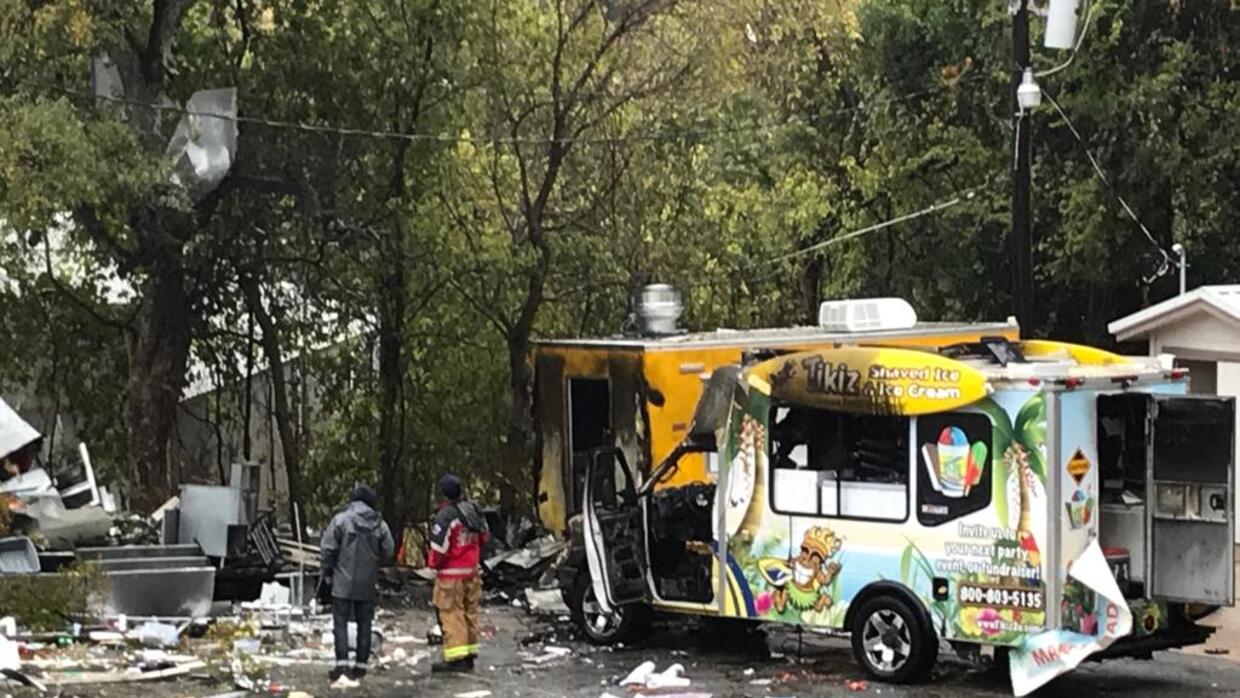 Camiones destruidos y ventanas rotas: Así quedó la zona donde se registró una explosión en San Marcos - Univision
