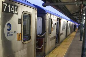 MTA anuncia horarios especiales en el transporte público para fin de año en Nueva York.