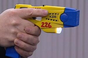 pistola taser