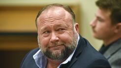  Alex Jones deberá pagar otros $473 millones por sus mentiras sobre la masacre escolar de Sandy Hook