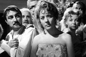 Silvia Pinal en El Ángel Exterminador Grosby.jpg