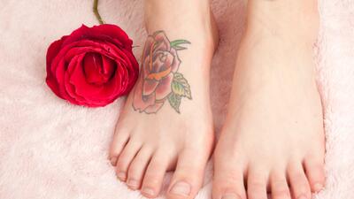 Tatuajes De Flores En El Pie Entretenimiento Cultura Pop Univision Tatuajes De Flores En El Pie Entretenimiento Cultura Pop Univision