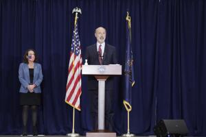 Gov. Tom Wolf y Kathy Boockvar 