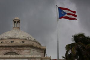 Bandera Puerto Rico y Capitolio