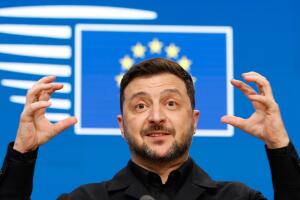 El presidente de Ucrania, Volodymyr Zelensky, habla durante una conferencia de prensa en la cumbre de la UE en Bruselas, el jueves 18 de diciembre de 2025. 