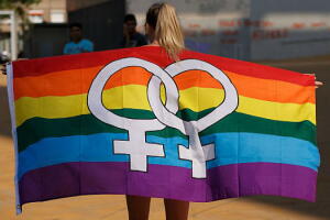 dia_combate_homofobia_bandeira.jpg