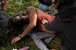 La producción le colocó a Amozurrutia la sangre artificial para darle todo el realismo a la escena