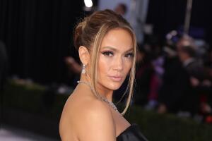 jennifer-lopez-saga-awards-2020-enero-01.jpg