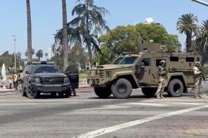 La fuerte presencia militar el el Parque MacArthur causó temor y protestas.