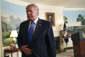 Trump se alínea con Israel y se enfrenta a sus otros aliados al abandonar el pacto con Teherán.
