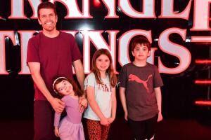 Pérez Hilton y sus hijos Mía, Mayte y Mario