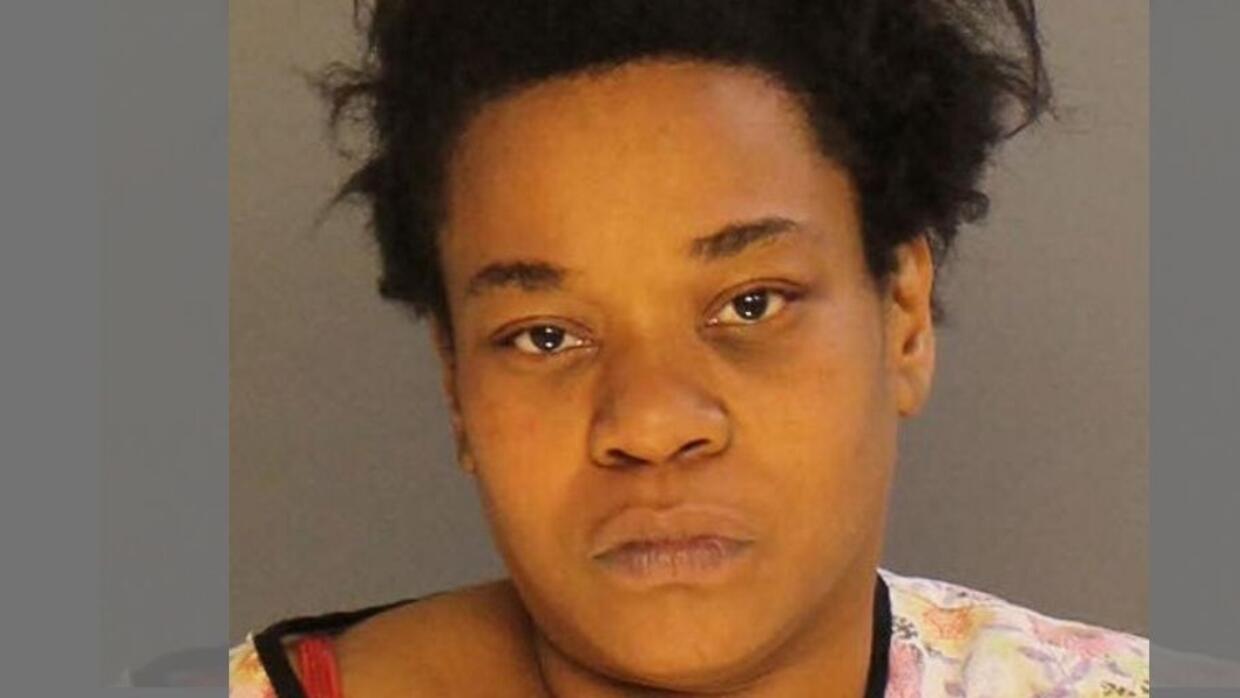 Mujer de Filadelfia acusada de asesinato por la muerte de una niña de 4 años - Univision