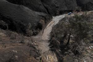 Tormenta invernal al sur de California: lluvias apagan incendios, pero causan deslaves y cierres