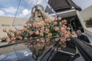 Vista de una imagen de la Virgen de la Caridad del Cobre, patrona de Cuba, en Miami, Florida. La celebración se pospuso tras su cancelación en el mes de septiembre, como consecuencia del paso del huracán Irma por la ciudad de Miami.