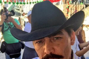 Mira lo que pasó detrás de cámaras de la serie Por Siempre Joan Sebastian 