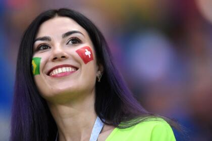 En Fotos Las Mujeres Se Tomaron La Fiesta En El Duelo De Brasil Contra Suiza Deportes Mundial De Rusia 18 Tudn Univision