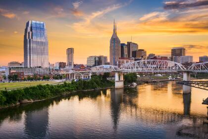 <b>Puesto 20: Nashville, Tennessee. </b>Tiene una diversa escena musical y de entretenimiento, con un festival de comedia y varios eventos gastronómicos cada año. Los bares de la zona Honky Tonk ofrecen música en vivo gratis todos los días.