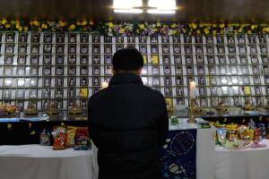 South Korea Attempts To Salvage Sunken Sewol Ferry