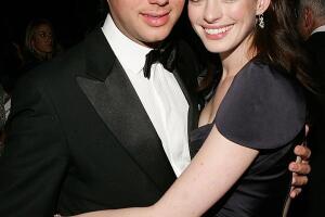 anne-hathaway-raffaello-follieri-novio.jpg
