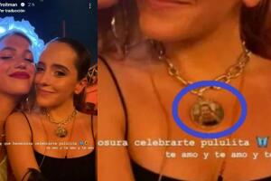 En una ampliación a la foto de Evaluna con el collar se aprecia el rostro de un bebé. Podría tratarse de Índigo.