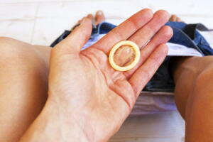 camisinha_como_colocar_preservativo.jpg