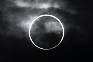 Eclipse solar anular 'anillo de fuego'