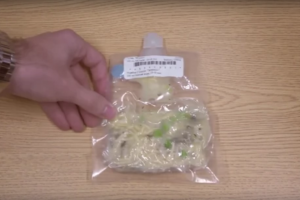 Comida del día de acción de gracias en la Estación Espacial Intenacional