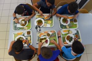 FRANCE-EDUCATION-SCHOOL-CANTEEN