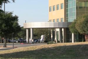 niño herido balazos abandonado hospital San Antonio Texas