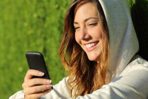 Pesquisa mostra o que elas gostam e o que odeiam receber no celular