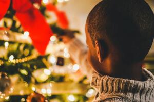 Por qué los niños se estresan en Navidad y qué hacer al respecto
