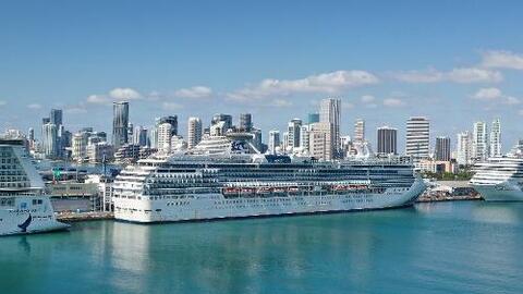 Llega al puerto de Miami un crucero con 1,898 personas: confirmados 12 pacientes de coronavirus y 2 muertos