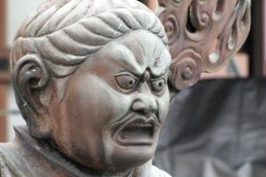 estatua_de_monstruo_japones.jpg
