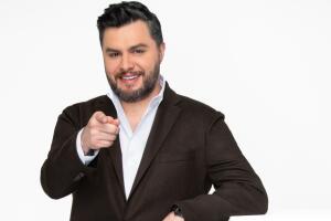 Lo Tomas o lo Dejas: Paul Stanley es el conductor del programa de UNIMÁS